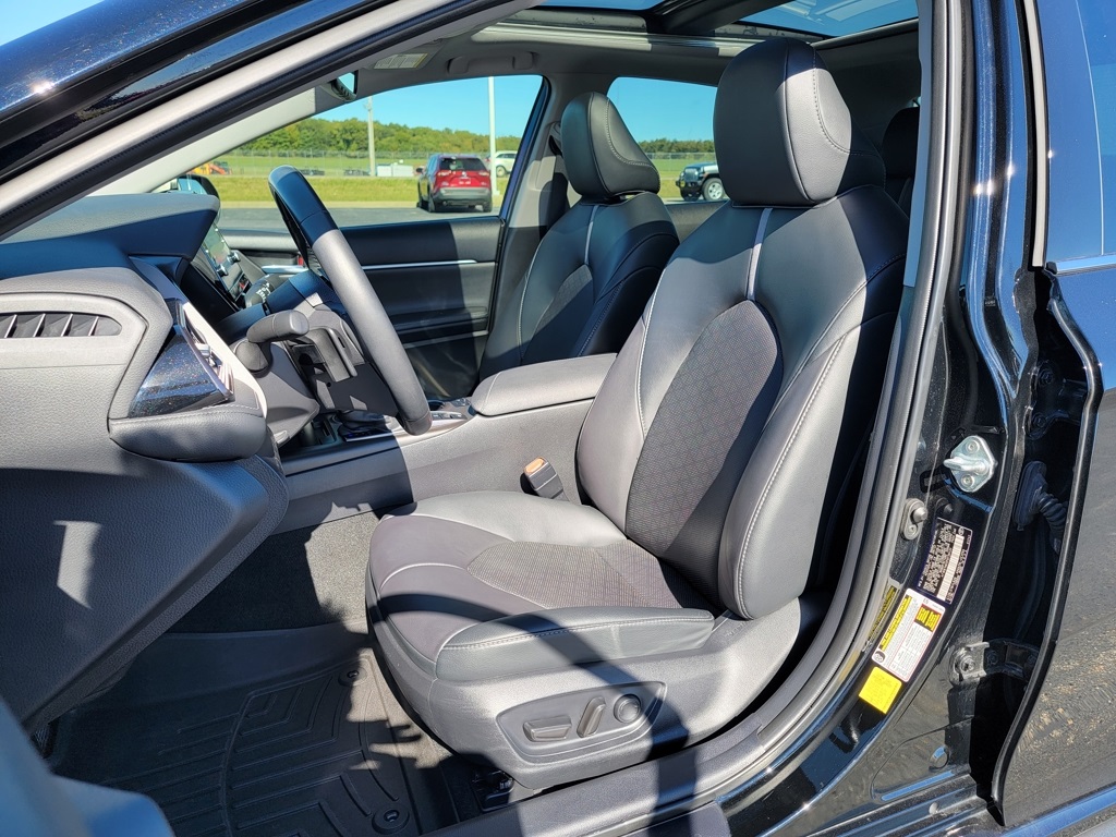 2023 Toyota Camry XSE photo 2