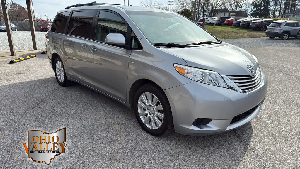 2017 Toyota Sienna LE's photo