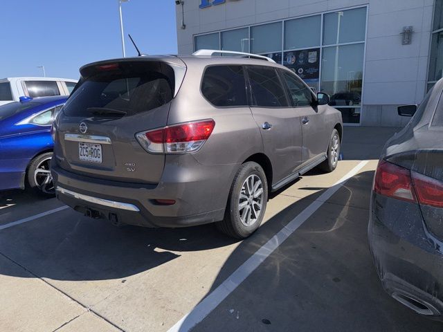 2014 Nissan Pathfinder SV photo 3