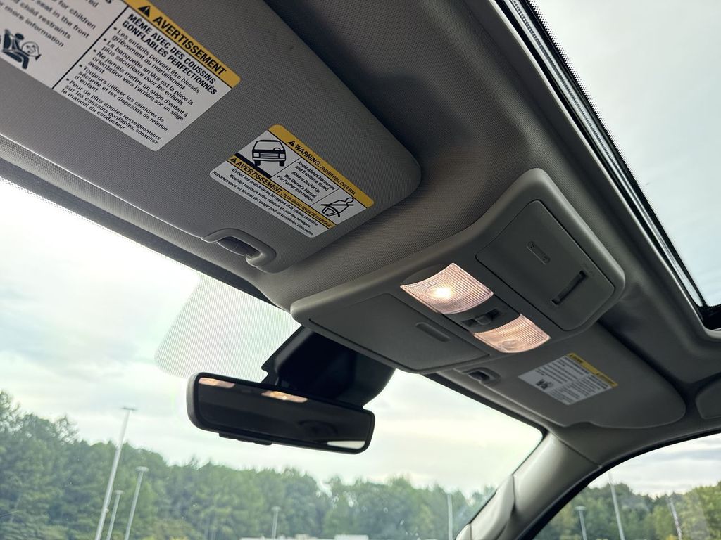 2024 Nissan Frontier SL photo 22