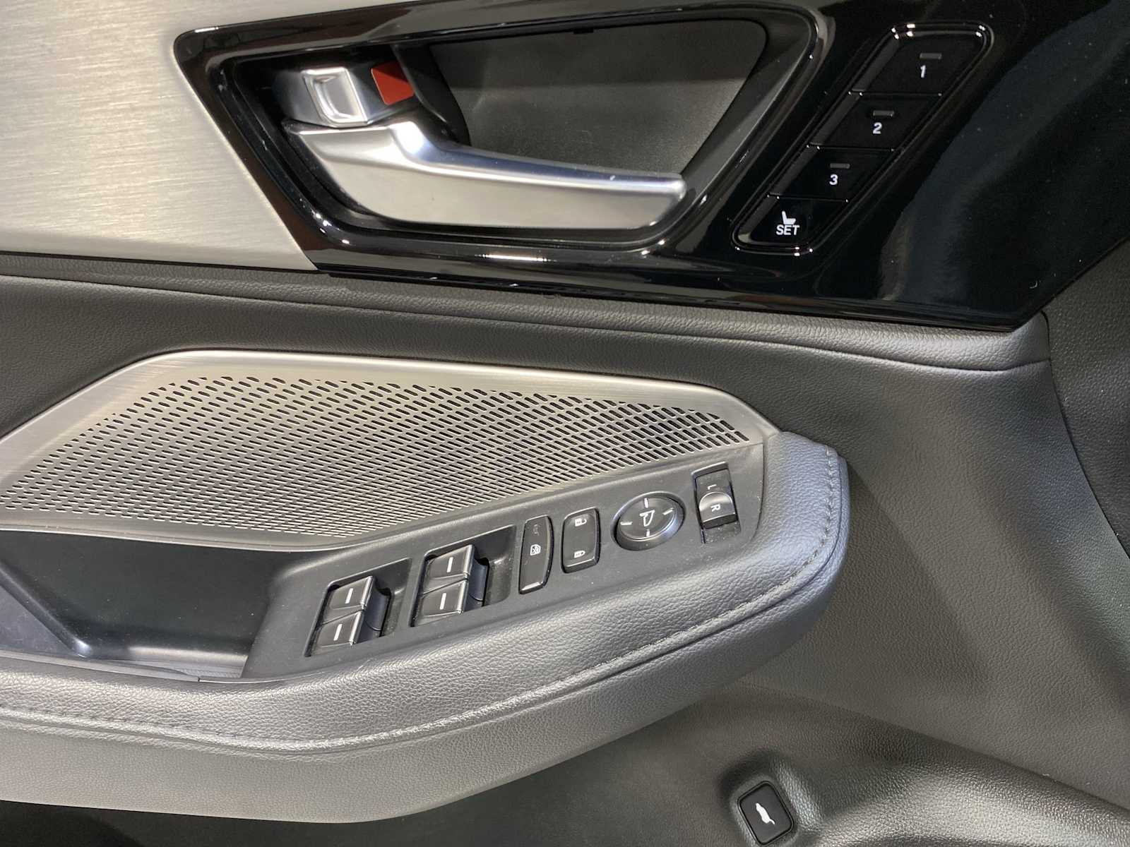 2023 Acura MDX SH-AWD photo 21
