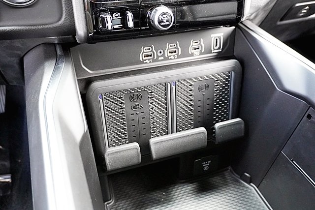 New 2026 Diamond Black Crystal Pearl-Coat Exterior Paint RAM Laramie image 36