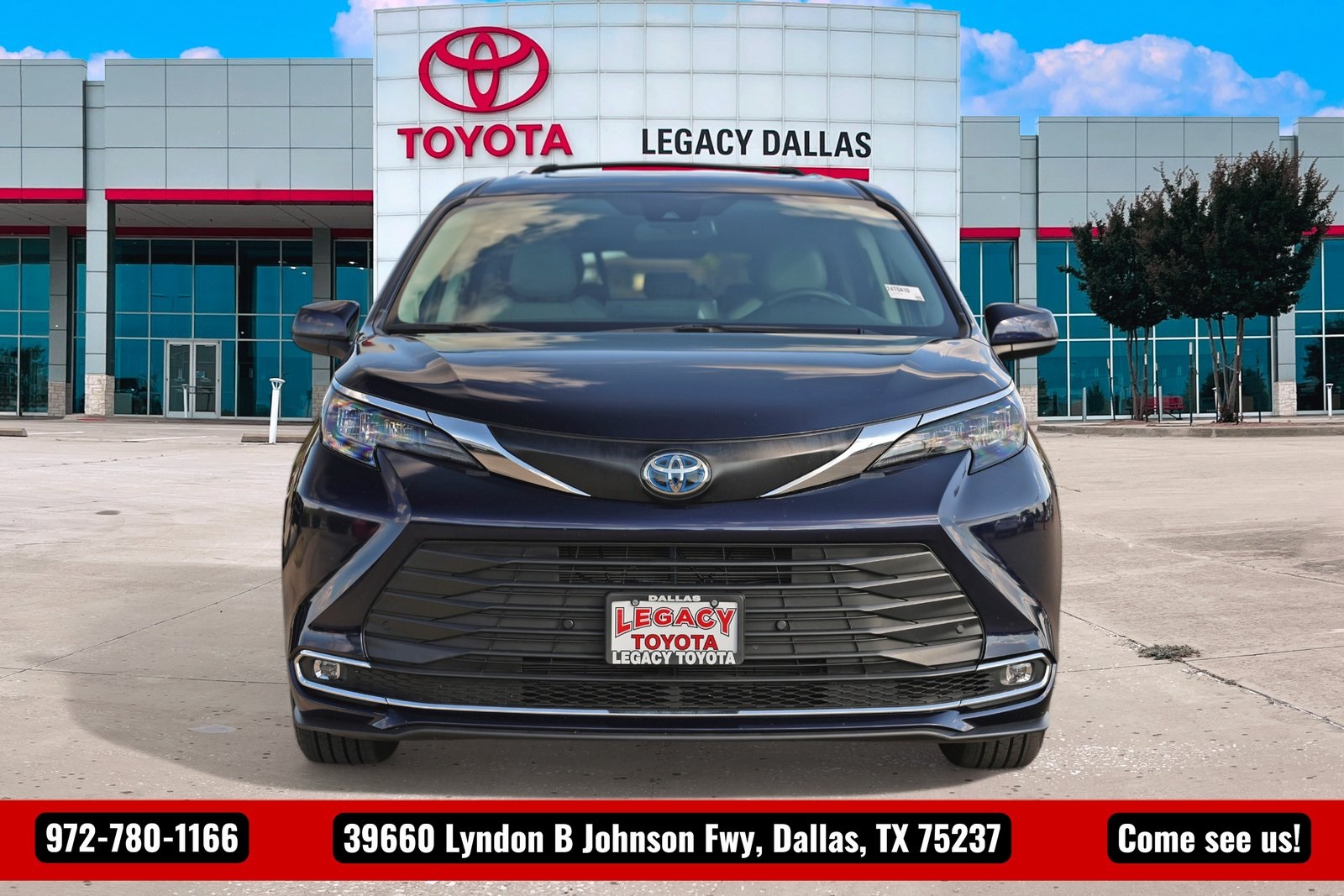 2024 Toyota Sienna XLE photo 4