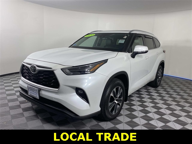 2022 Toyota Highlander XLE photo 3