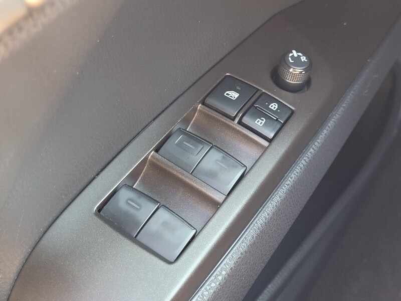 2023 Toyota Camry SE photo 18