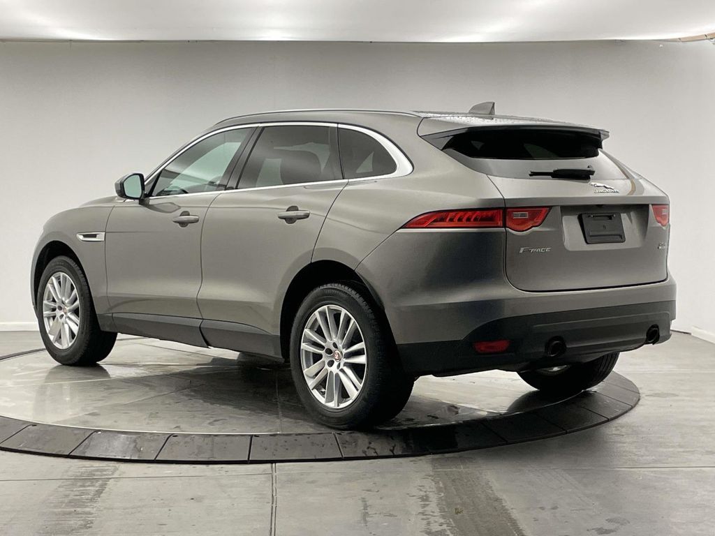 2019 Jaguar F-PACE Prestige photo 3