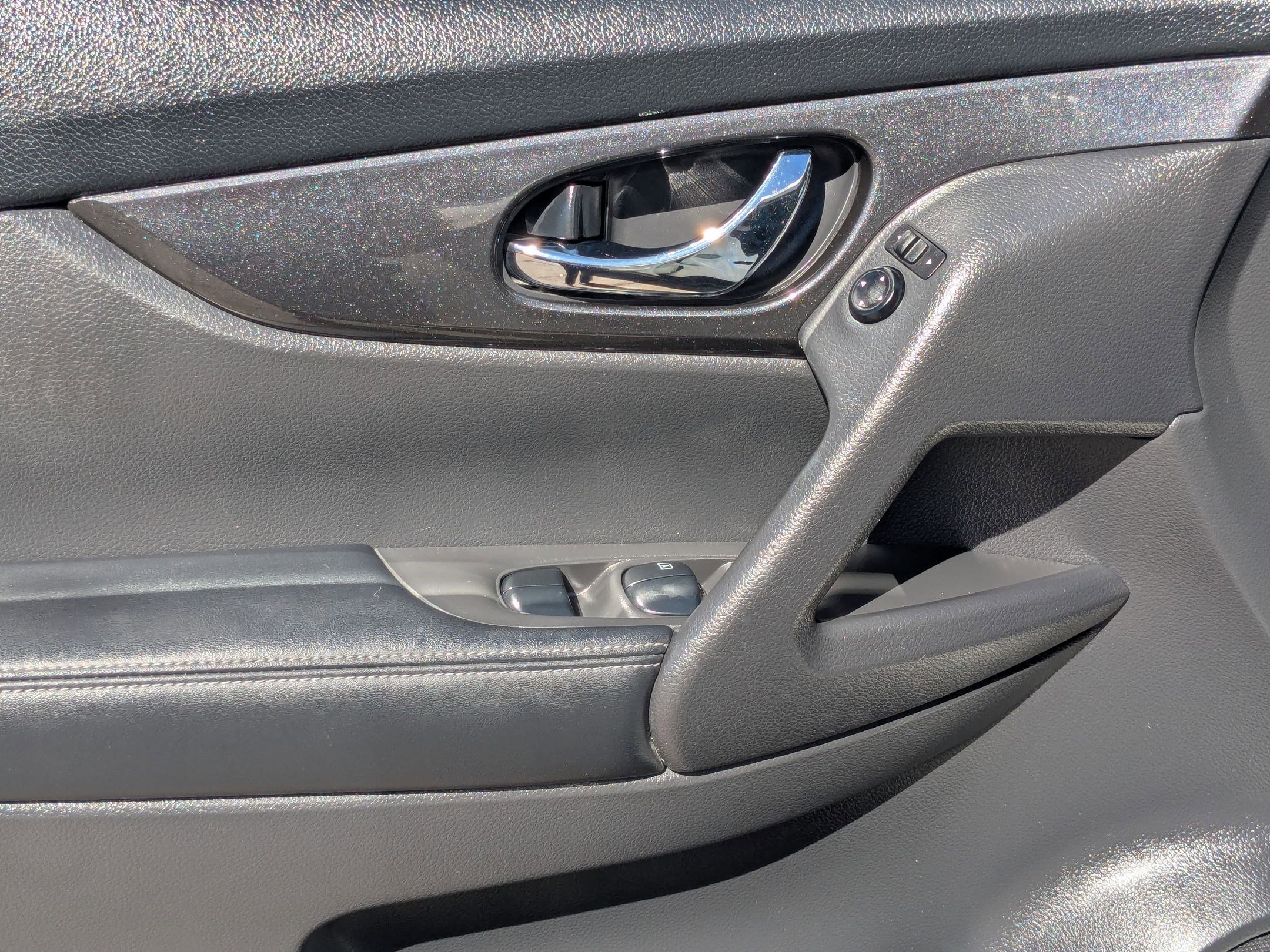 2020 Nissan Rogue SV photo 10