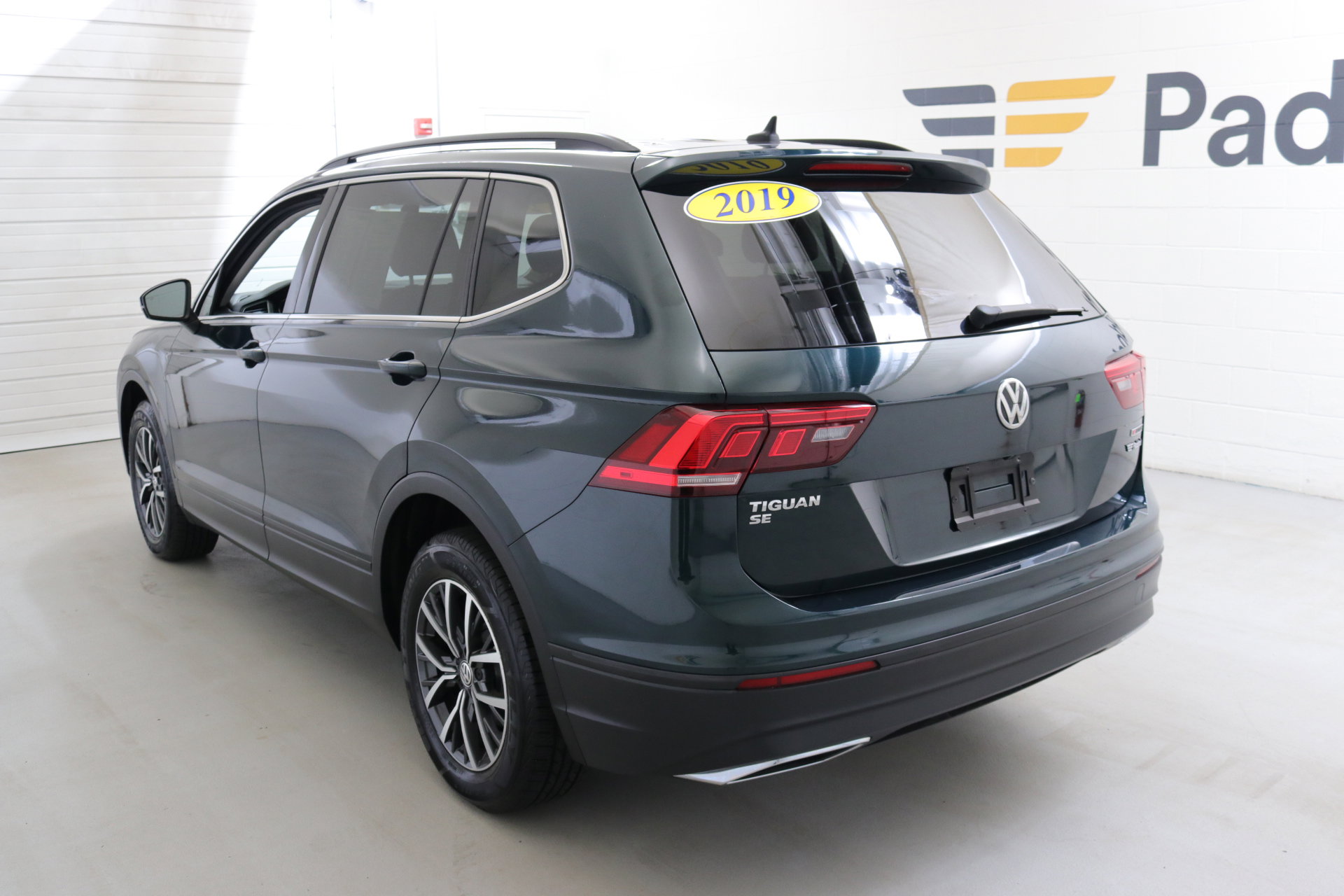 2019 Volkswagen Tiguan SEL R-Line photo 6