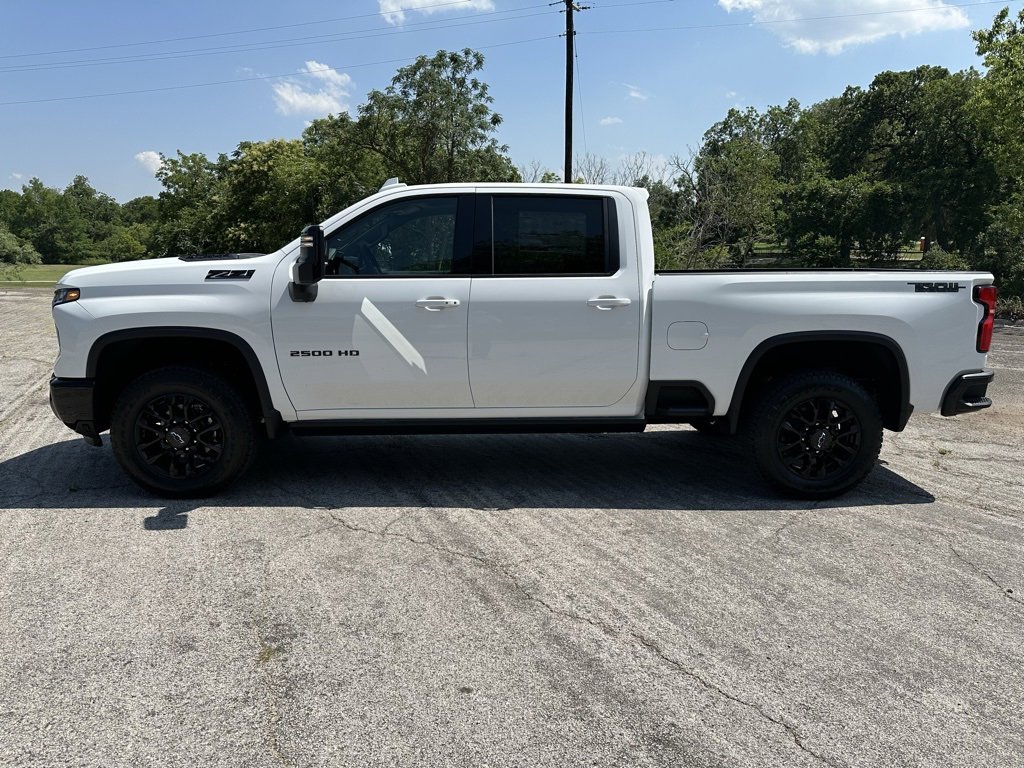 2025 Chevrolet Silverado 2500HD LTZ photo 2