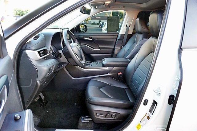 Used 2024 White Toyota LE image 13