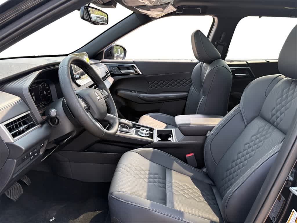 2025 Mitsubishi Outlander PHEV SEL Black Edition photo 3