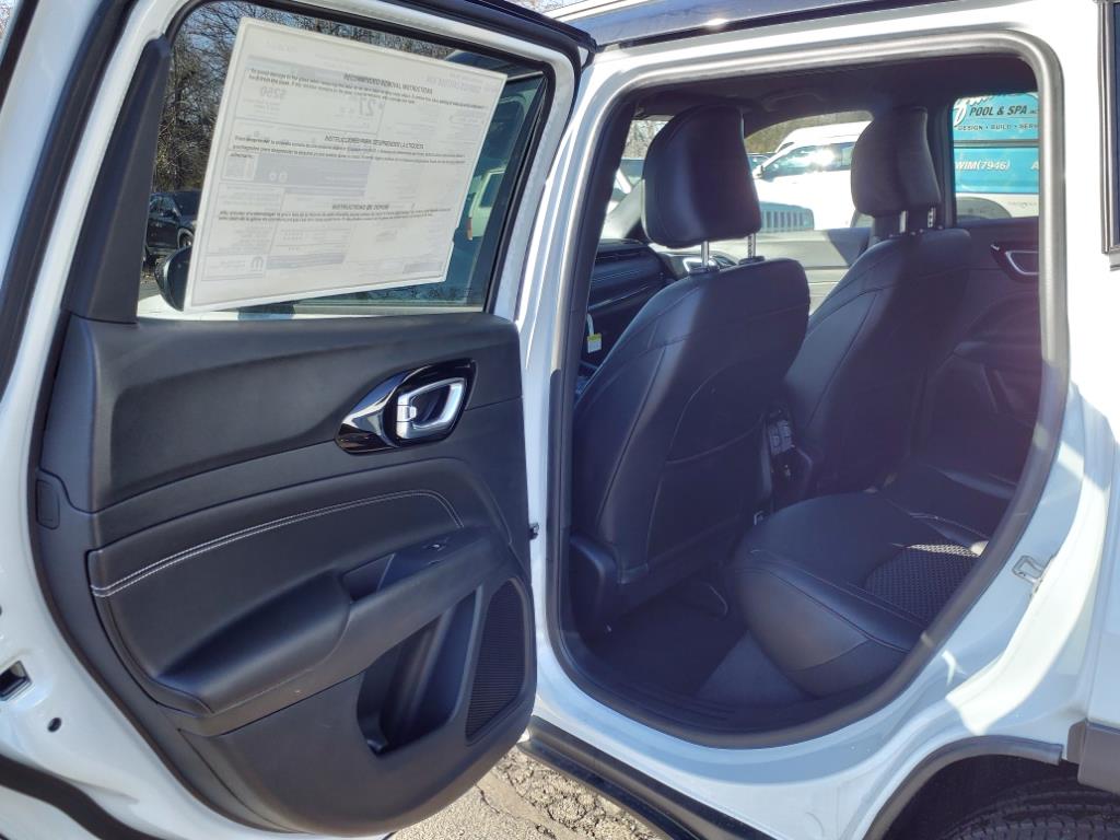 2024 Jeep Compass Latitude photo 13