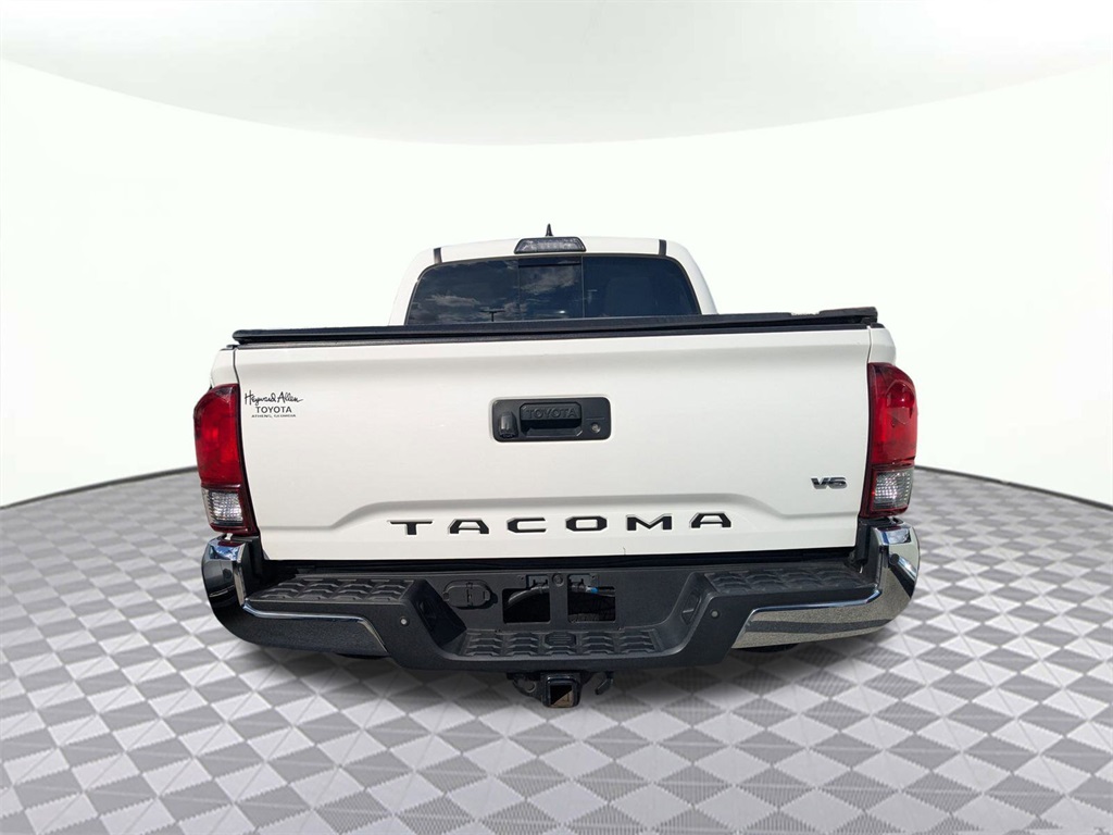 2018 Toyota Tacoma SR5 TRD Sport photo 3