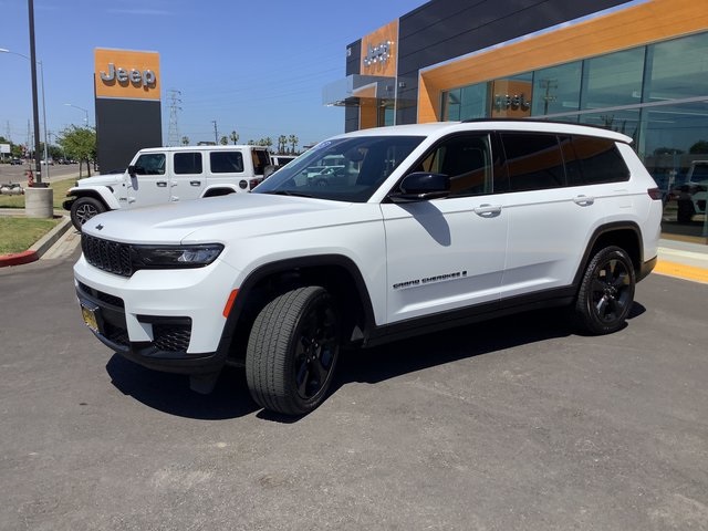 2023 Jeep Grand Cherokee Altitude photo 3
