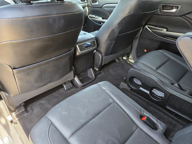 2017 Toyota Highlander Limited photo 28