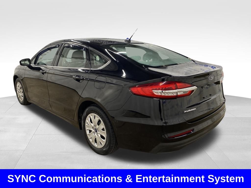 2019 Ford Fusion S photo 4