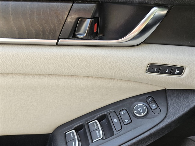 2021 Honda Accord EX-L photo 32