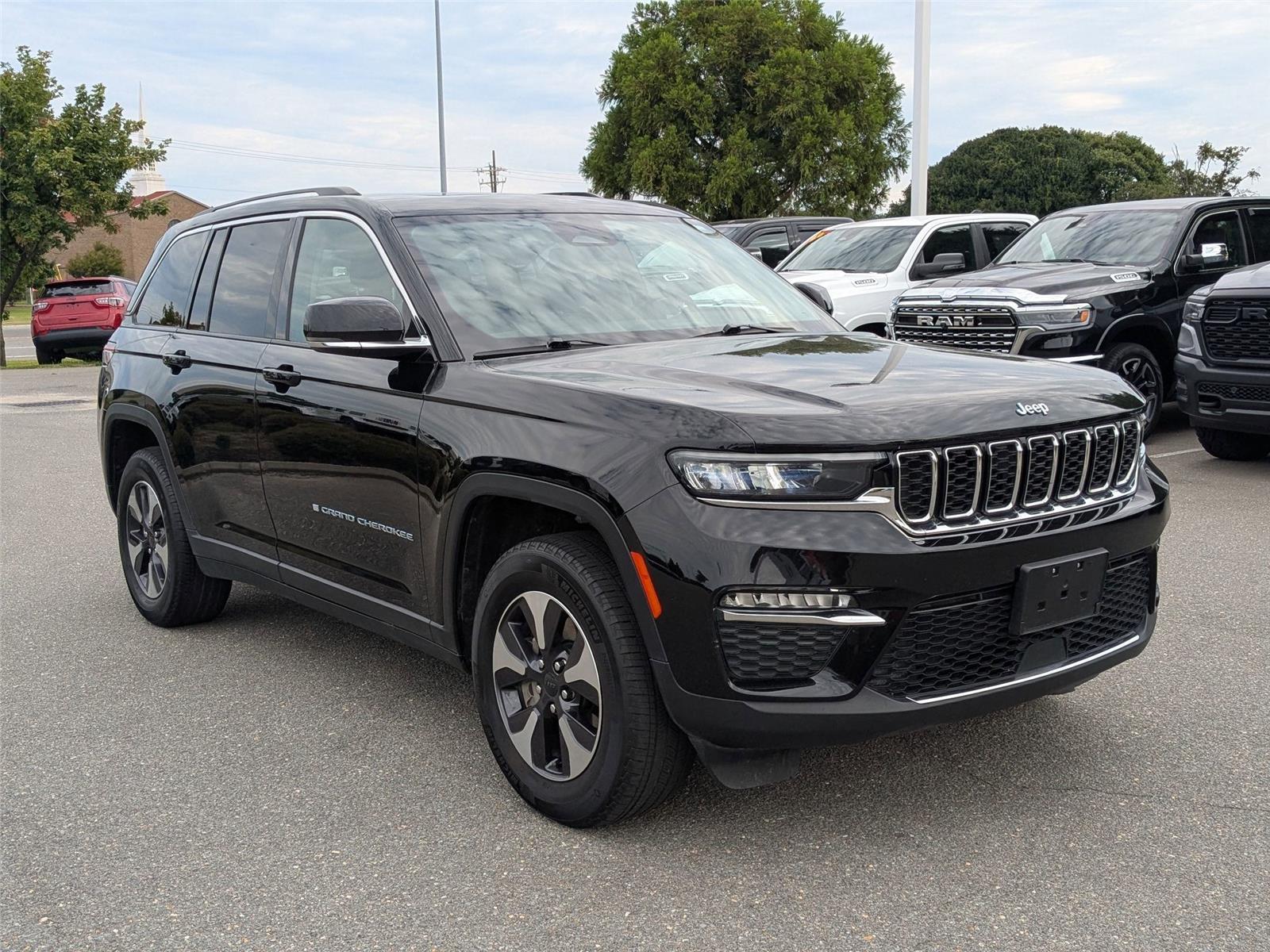 2024 Jeep Cherokee Limited 4xe photo 3