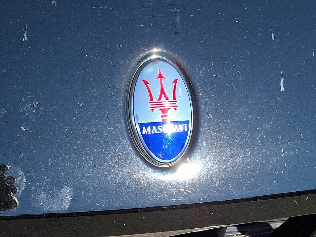 2019 Maserati Levante Base photo 2
