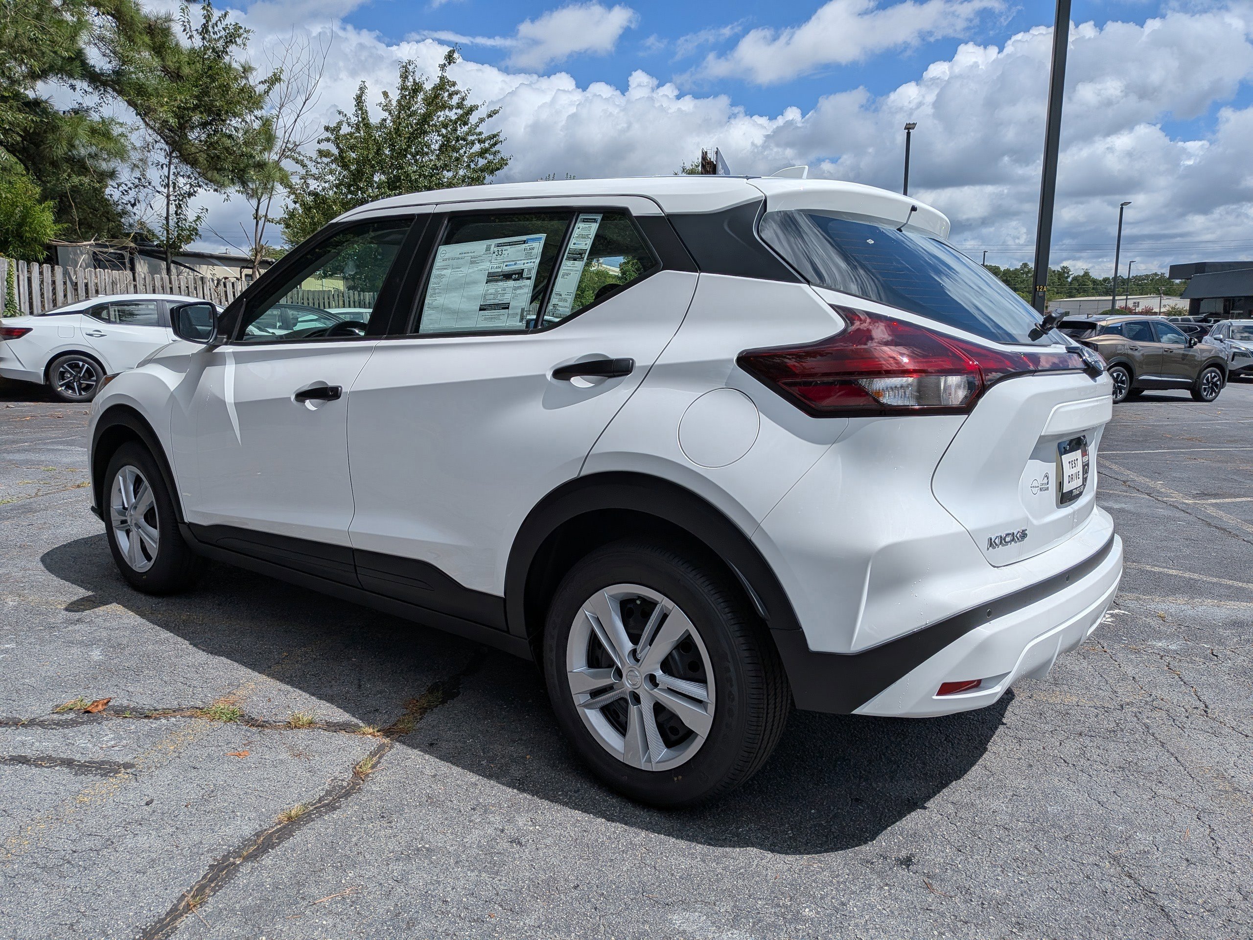 2025 Nissan Kicks Play S photo 3