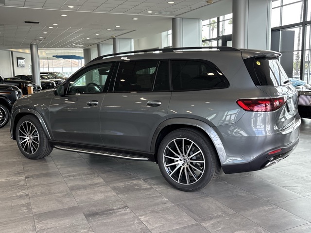 2025 Mercedes Benz GLS 580 4MATIC photo 4