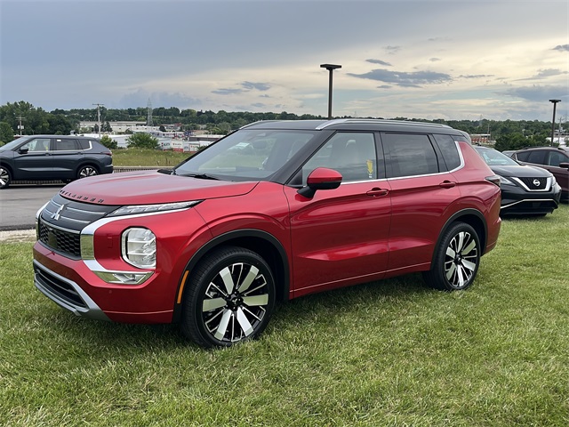 2025 Mitsubishi Outlander SEL's photo