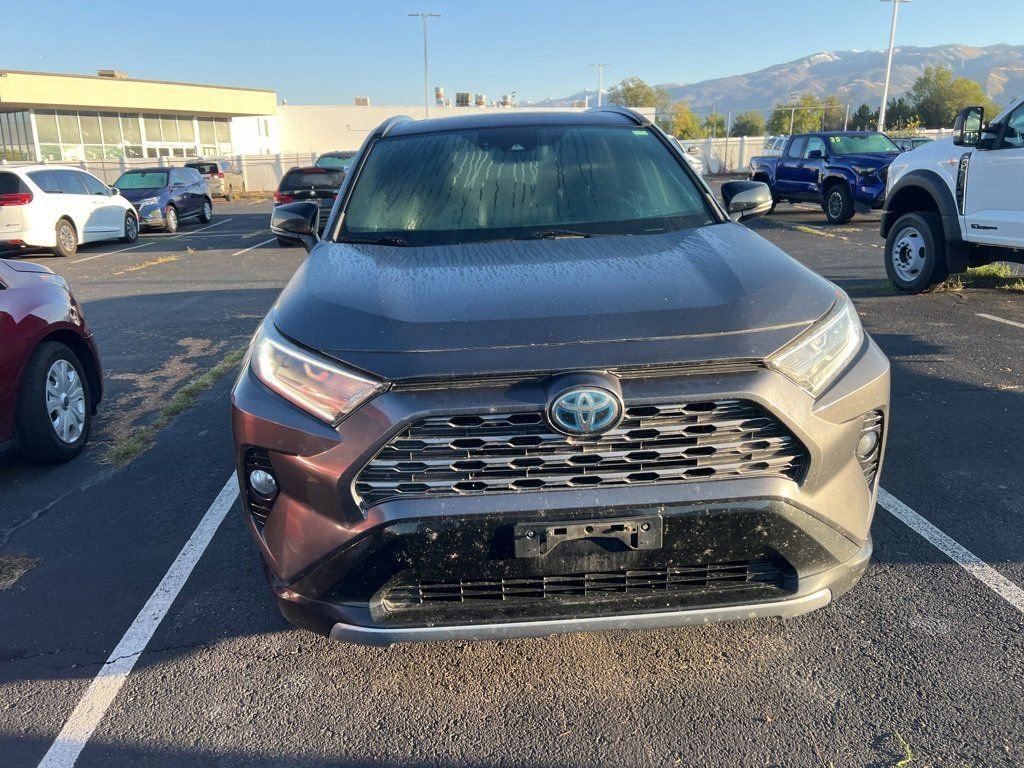 2020 Toyota RAV4 Hybrid XSE photo 3