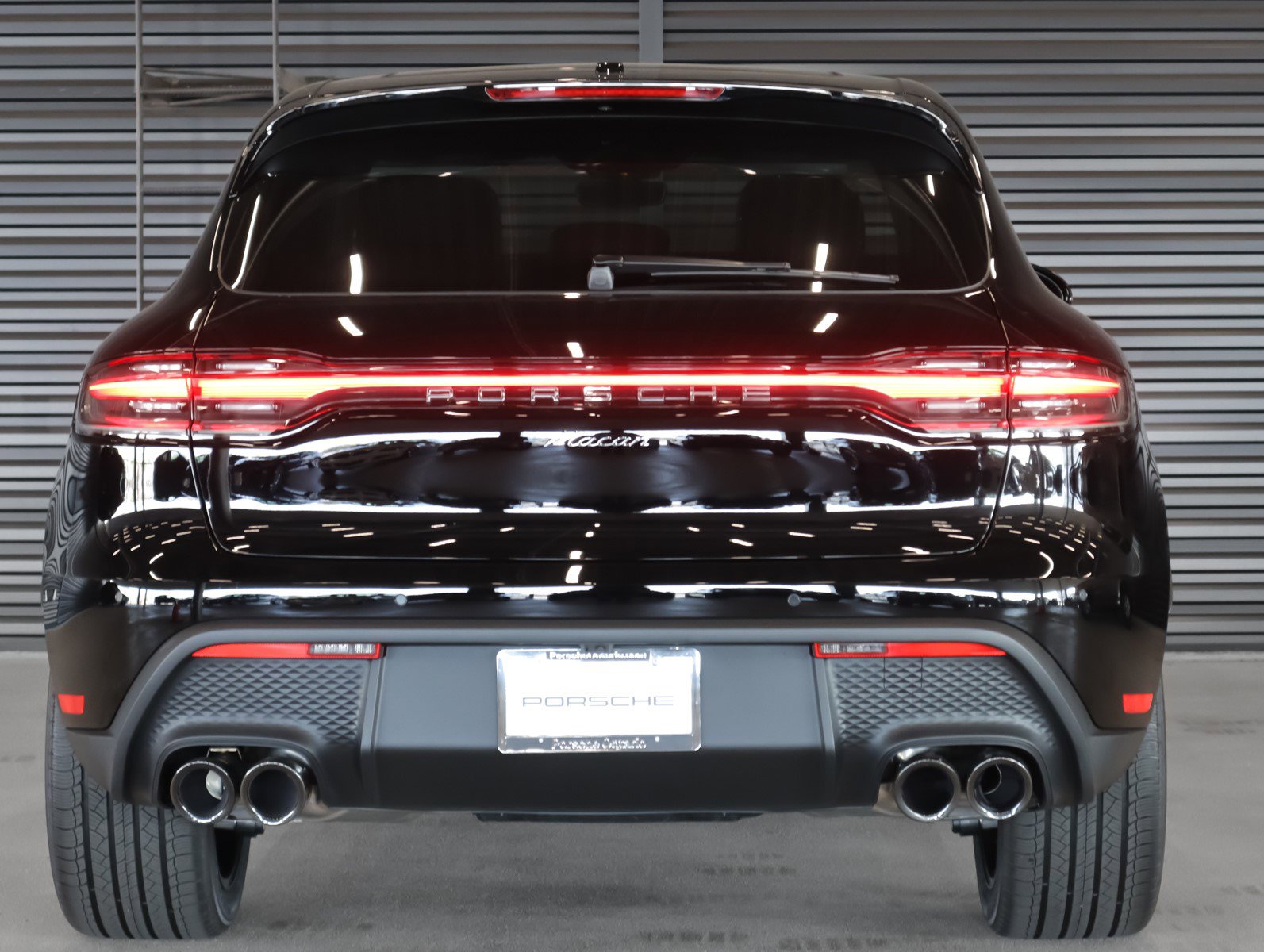 2025 Porsche Macan T photo 8
