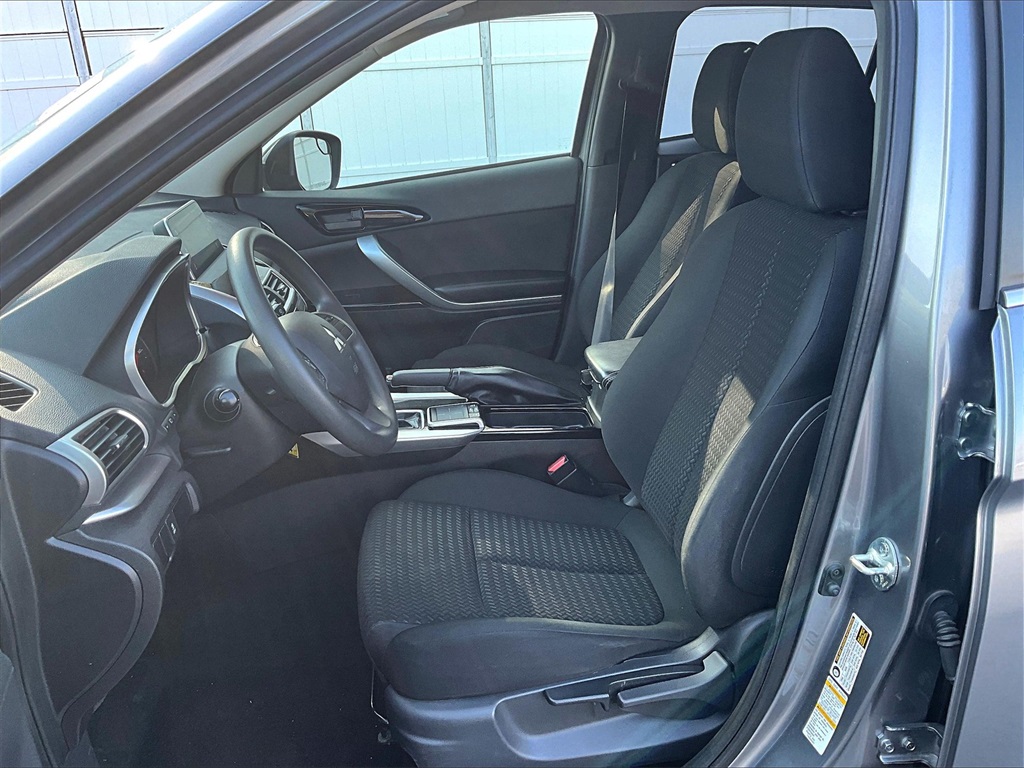 2019 Mitsubishi Eclipse Cross LE photo 8