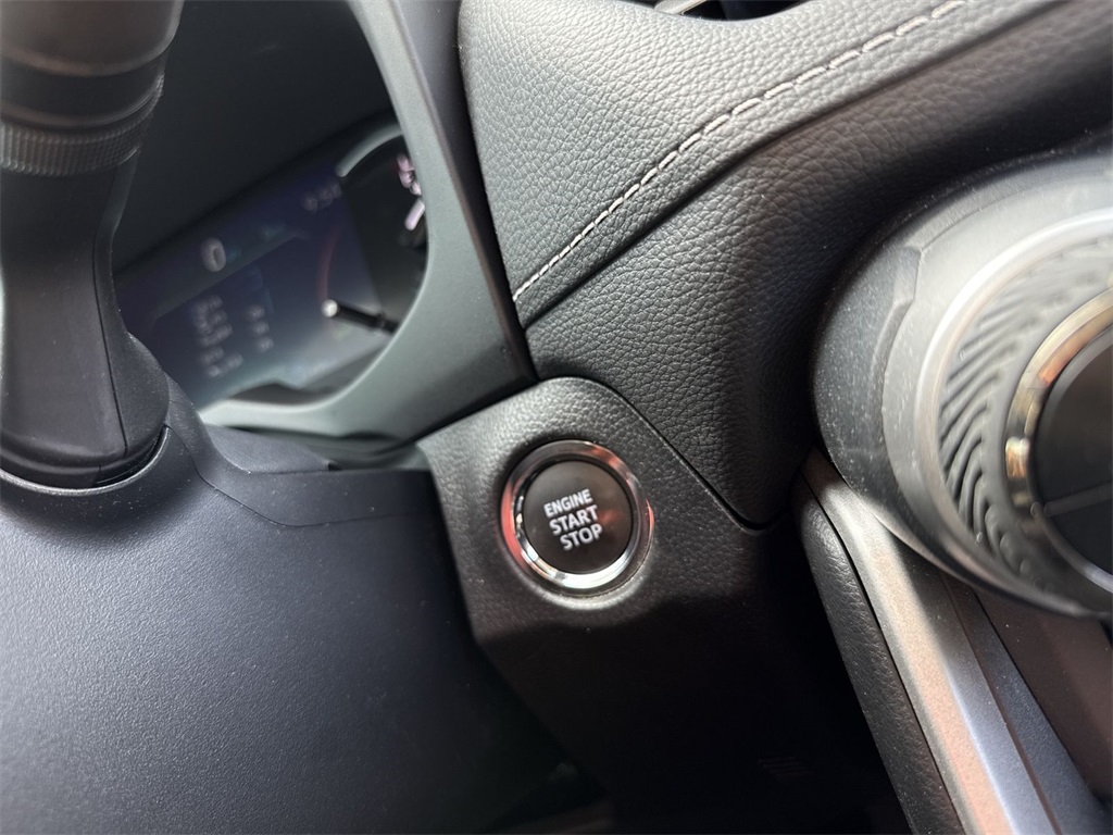 2024 Toyota RAV4 XLE photo 17