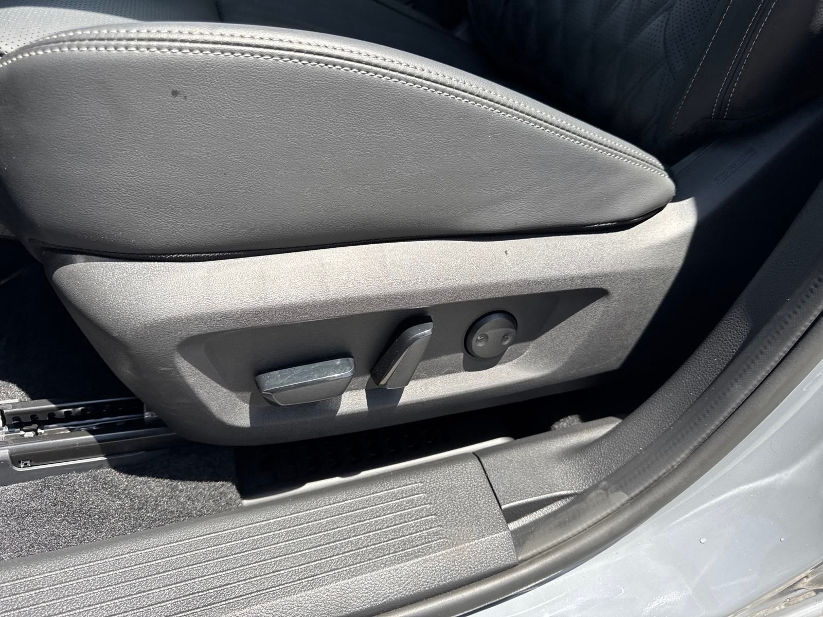 2025 Nissan Rogue Platinum photo 21