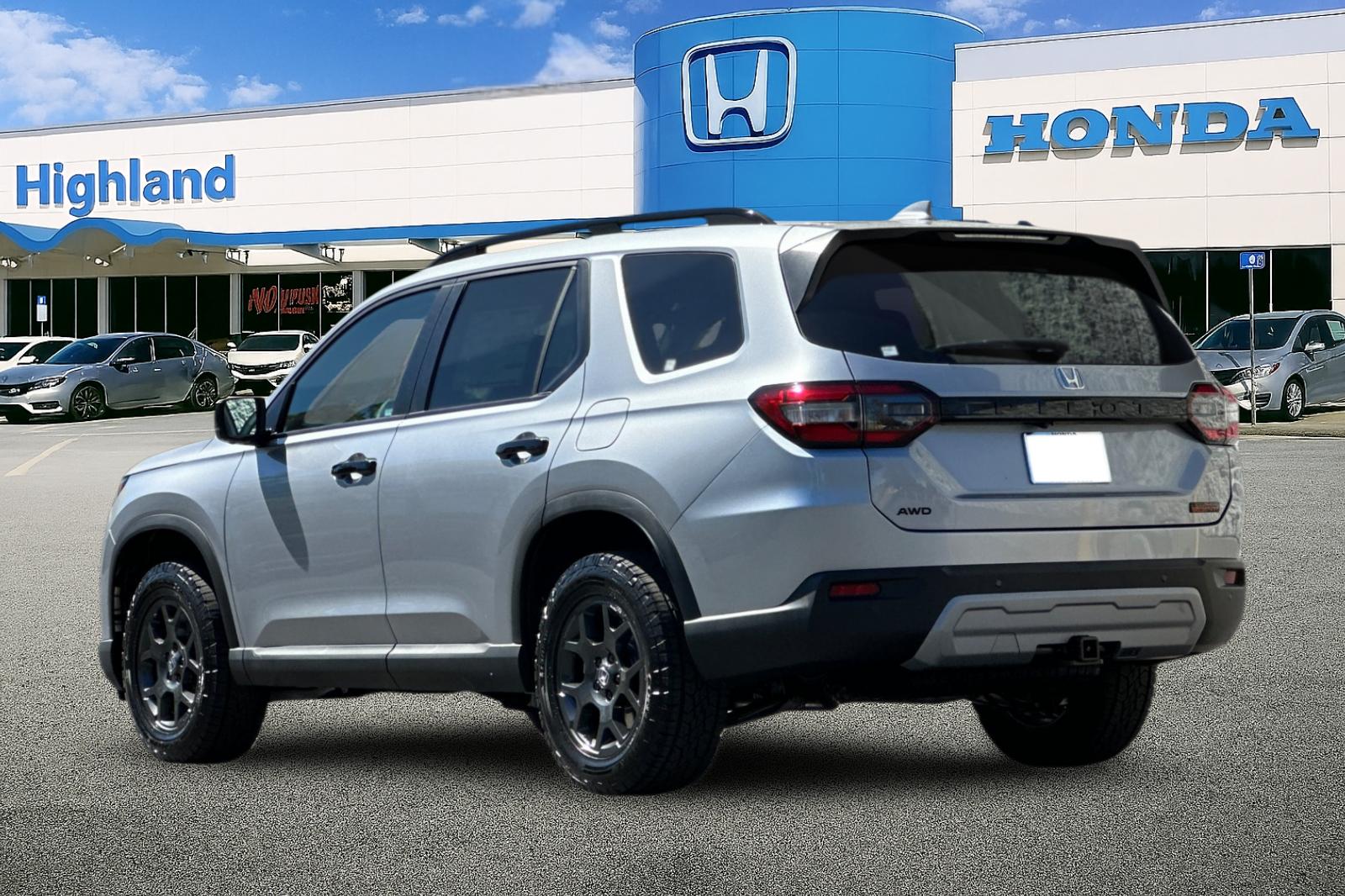 2025 Honda Pilot TrailSport photo 2