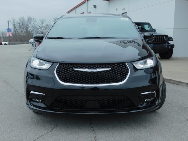 2025 Chrysler Pacifica photo 3
