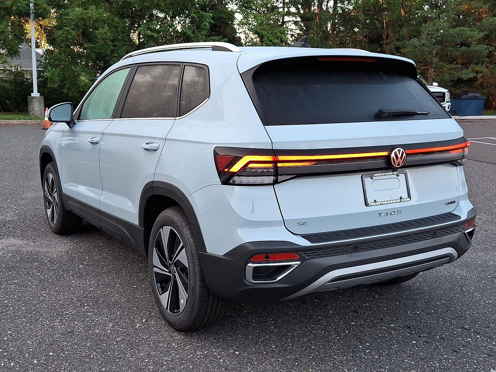 2025 Volkswagen Taos SE photo 4