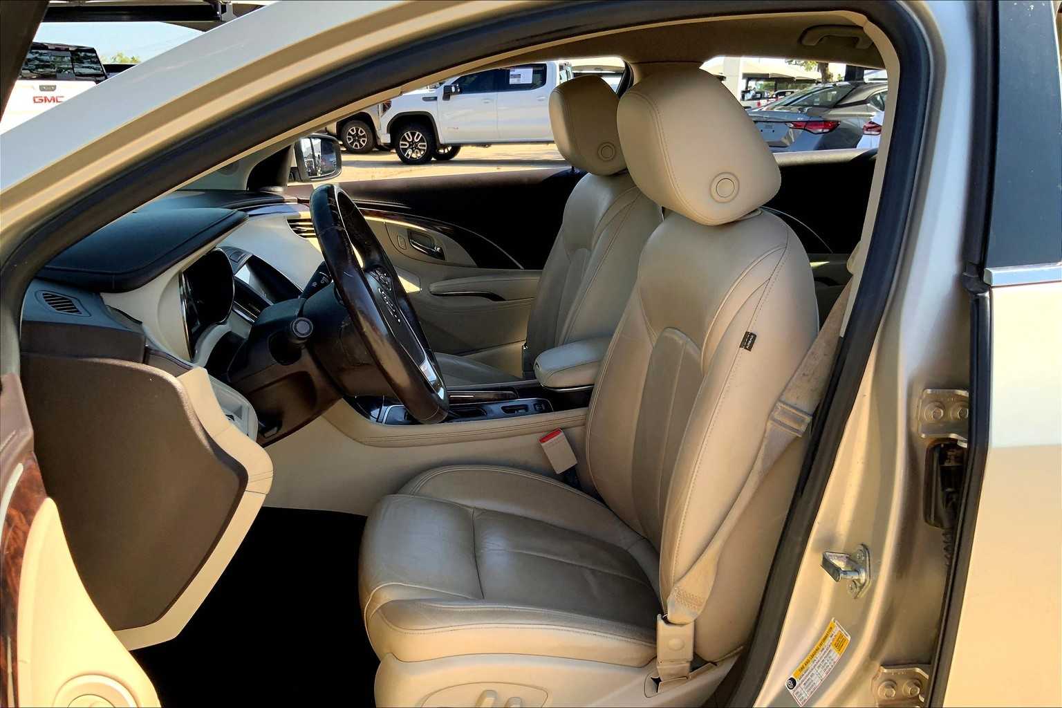 2015 Buick LaCrosse Leather photo 4