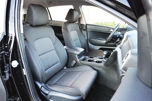 Used 2022 Black Kia LX image 11