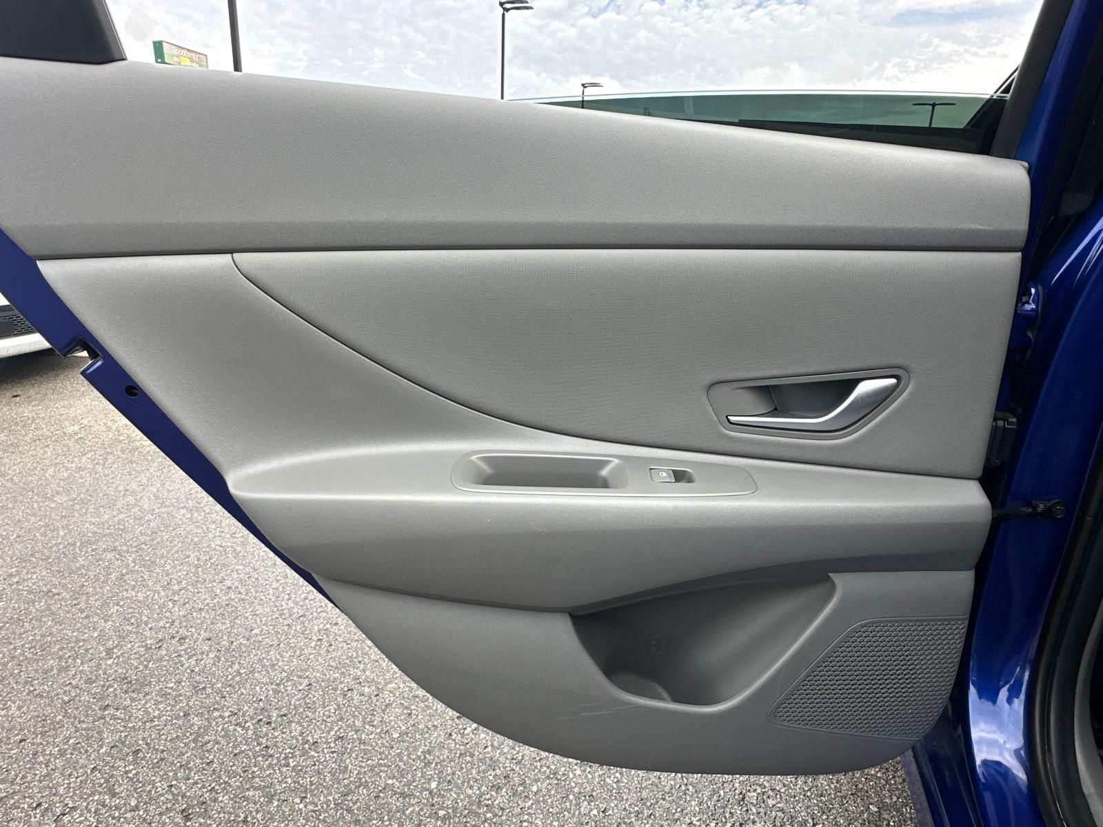 2023 Hyundai Elantra SEL photo 22
