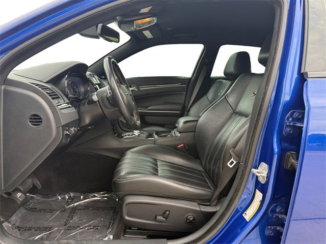 2018 Chrysler 300 photo 16
