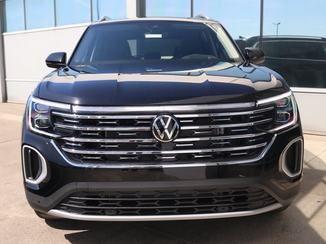 2025 Volkswagen Atlas SEL photo 2