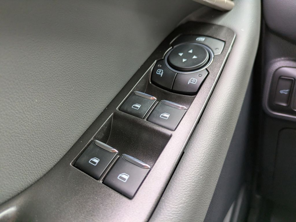 2025 Ford Explorer photo 27