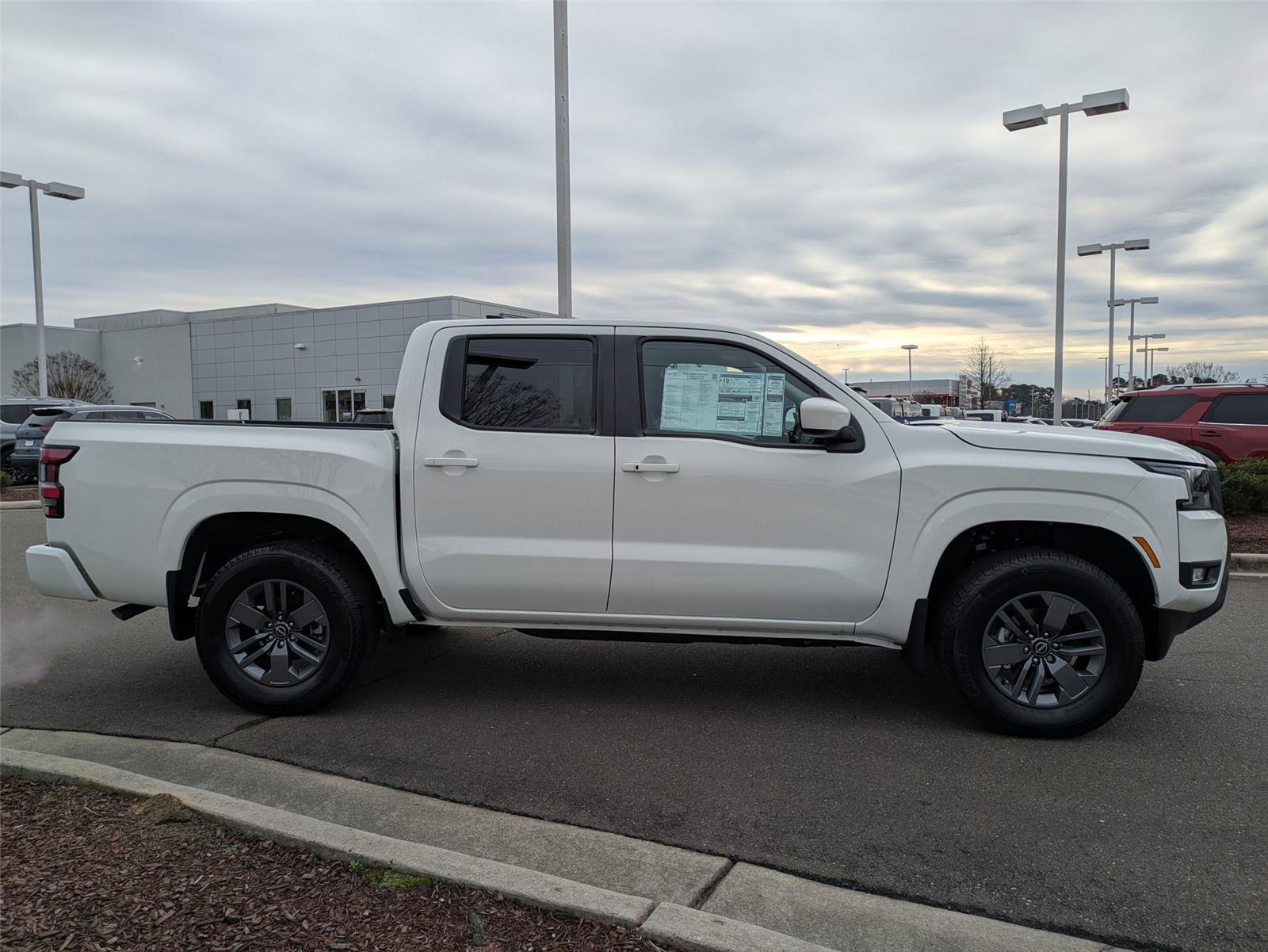 2025 Nissan Frontier SV photo 4