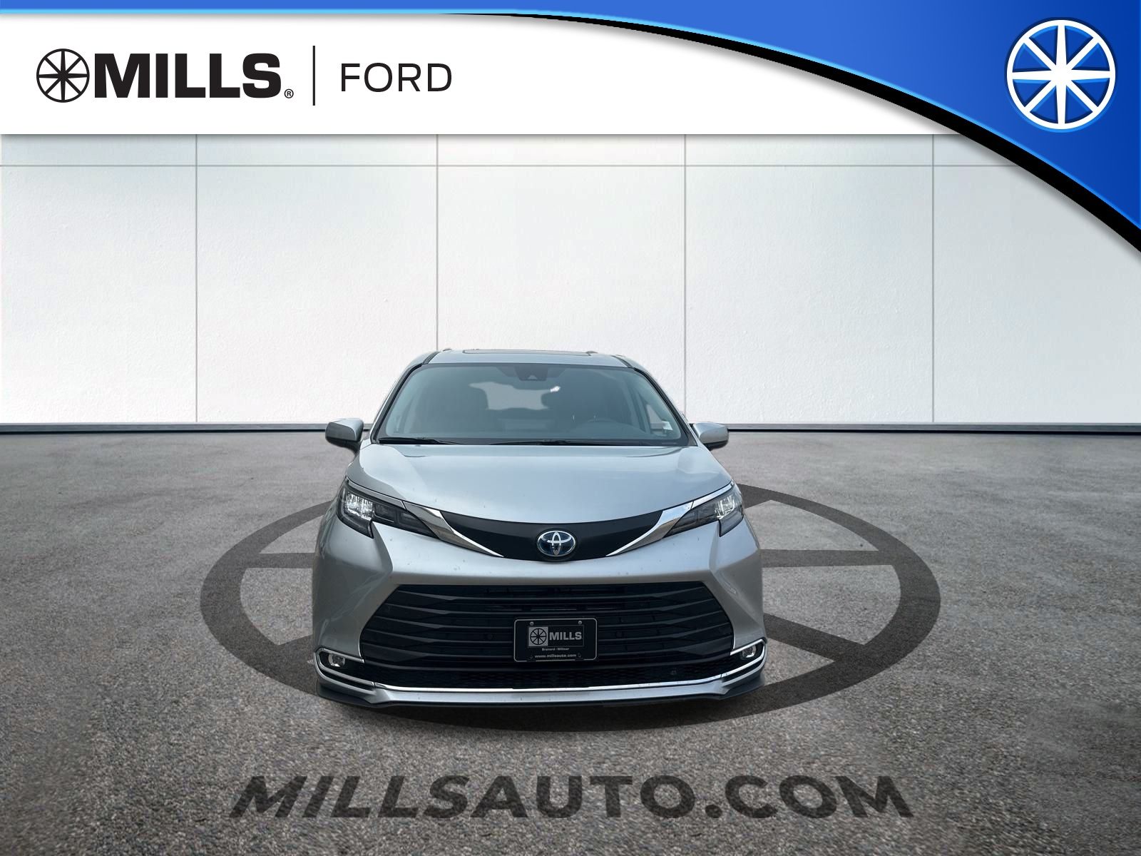 Used 2024 Toyota Sienna XLE with VIN 5TDJSKFC4RS117330 for sale in Baxter, Minnesota