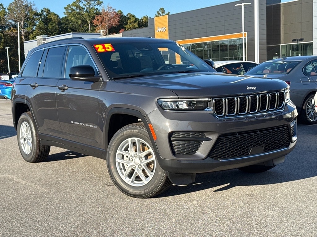 2025 Jeep Grand Cherokee Laredo's photo