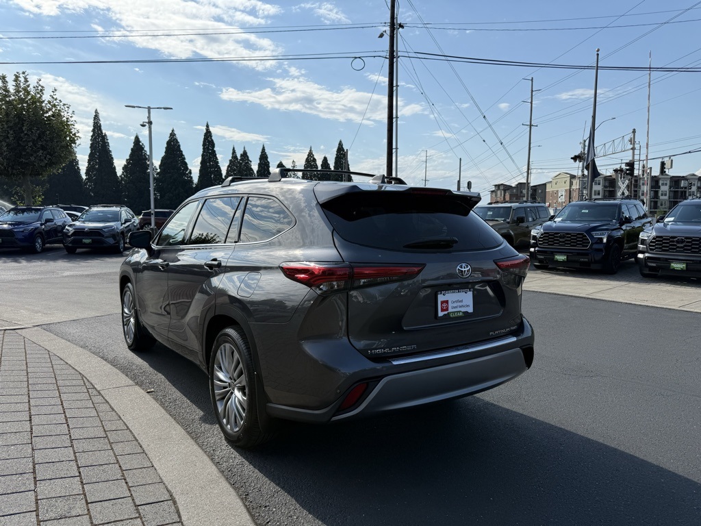 2022 Toyota Highlander Platinum photo 3
