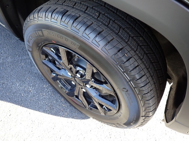 2025 Jeep Grand Cherokee Altitude photo 8