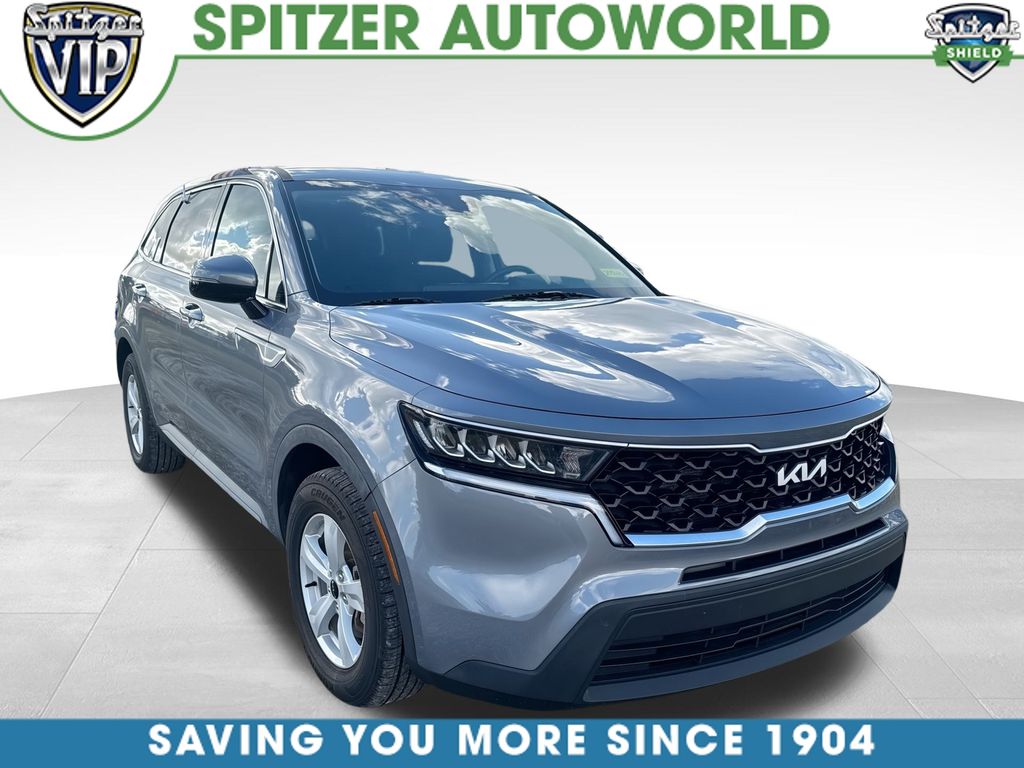 2022 Kia Sorento LX's photo
