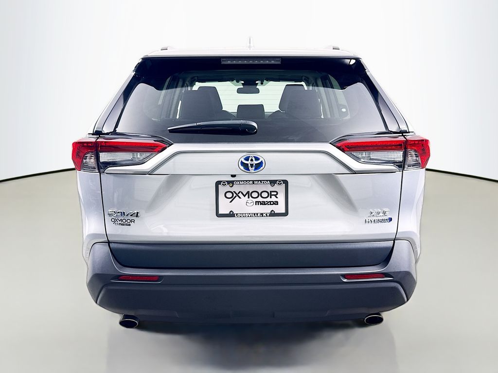 2022 Toyota RAV4 Hybrid XLE photo 5