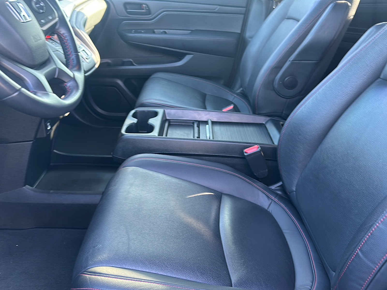 2023 Honda Odyssey Sport photo 2