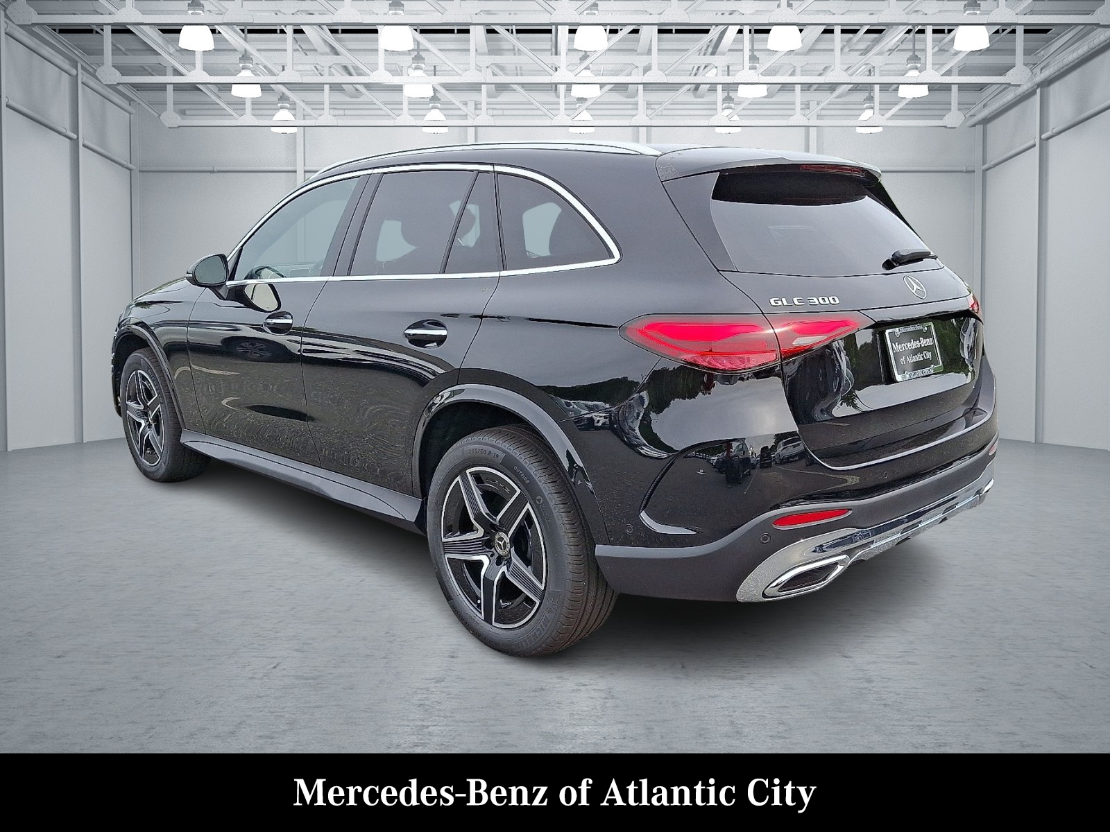 2025 Mercedes Benz GLC 300 4MATIC photo 3