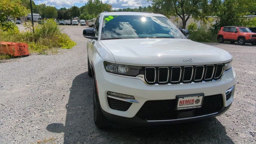 2023 Jeep Grand Cherokee Limited photo 3